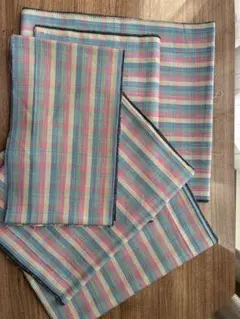 青とピンクのチェック柄生地はぎれ5枚セット。