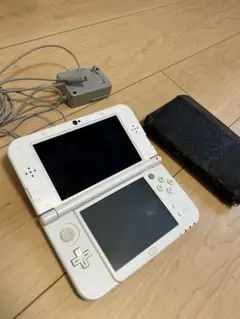 new ニンテンドー3DS LL ホワイト 充電器付き　カセット付