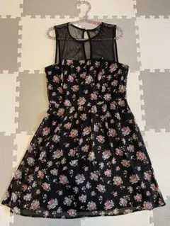 Forever21♡胸元シースルー花柄ワンピ♡M