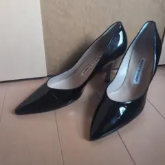 マノロブラニク パンプス