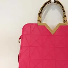 YELLO ピンク クロコ型押し 三角形 ハンドバッグ ゴールドハンドル 