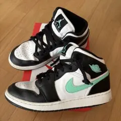 ナイキ エアジョーダン 1 ミッド グリーングロー 24.5 ジュニア MID