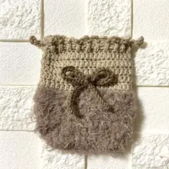 ハンドメイド　手触りふわふわのふわもこポーチ　巾着袋　りぼん　編物　毛糸