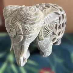 象の彫り物　インド製　石？のサムネイル