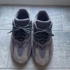 アディダス YEEZY BOOST 700