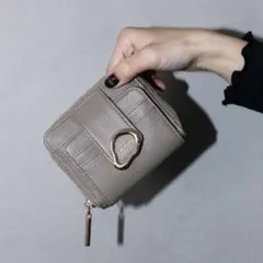 【新品】BEAURE ビュレ カウレザー メタルモチーフ 二つ折り財布 ベージュ