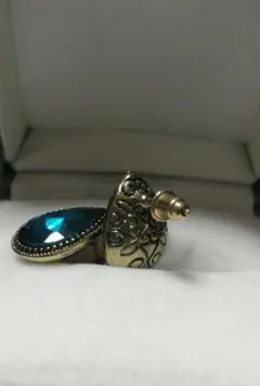 22KGP ピアス カーブティアドロップ - メルカリ