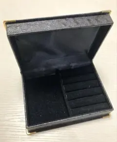 ジュエリーボックス／アクセサリーケース 持ち運び用 ブラック・ゴールド