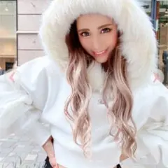 Radyファー付きショート丈パーカー