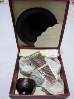新品 漆器の椀と盆、箸のセット