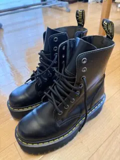 Dr. Martens Jadon ブラック 8ホールブーツ