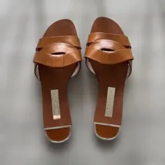 ZARA サンダル　ヒールなしのサムネイル