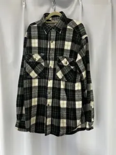 長袖シャツ　Carhartt Lサイズ相当