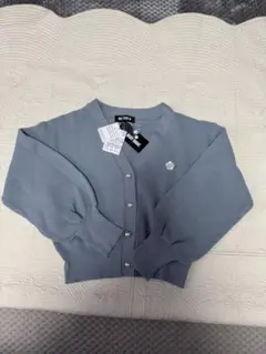 グレー ボタン付きカーディガン