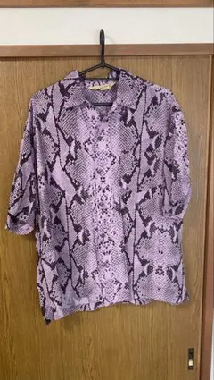 GUCCI パイソン柄Tシャツ ピンク S オシャレ 蛇 総柄 アニマル - メルカリ