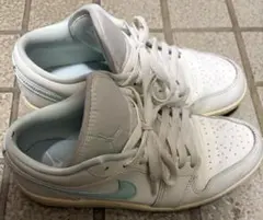 ホワイト スニーカー