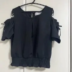 abc une face 肩開き シャーリング トップス 黒のサムネイル