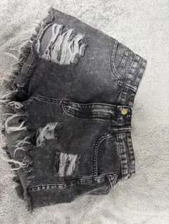 ダメージ加工ダークグレーショートパンツ