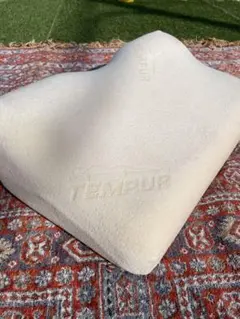 TEMPUR 枕 ホワイト　M 使用回数→一度試して横になっただけです。 TEMPUR 枕 ホワイト M 使用回数→一度試して横になっただけです