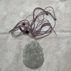 ミャンマー天然翡翠A狐彫刻 ペンダント 紫紐付き