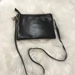 パピヨネ　レザー ショルダーバッグ　ブラック　ベージュ　ポシェット