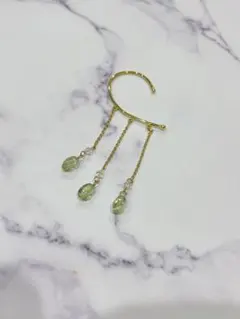 グリーンのストーンのイヤーフック