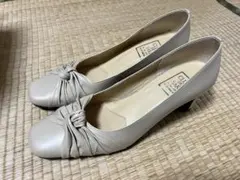 CLUB de SAKI ベージュリボンパンプス 25センチ 4E