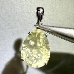 SV925 リビアングラス　コンケーブカット　雫　ペンダントトップ　16×12㎜