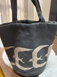 刺繍の鳥デザイン グレー トートバッグ　北欧　ミナペルホネン風