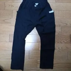 黒いロングパンツ ゴムウエスト サイドポケット