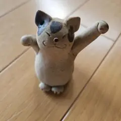 【訳あり】　猫　ねこ　置物　陶器　招き猫　ガッツポーズ
