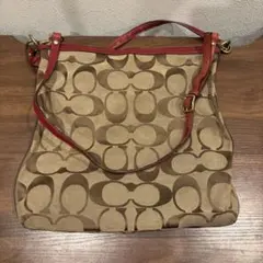 COACHのシグネチャー柄ショルダーバッグです