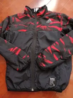 adidas ウィンドブレーカー 黒/赤サイズ130