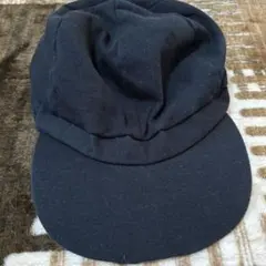 黒のキャスケット