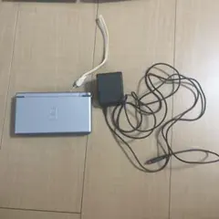 Nintendo DS Lite シルバー 本体とACアダプター