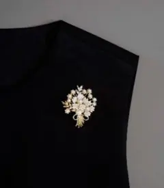 美品 エリザベッタフランキ チュールデザインブラウス ゴールドロゴチャーム付き 美品 エリザベッタフランキ チュールデザインブラウス ゴールドロゴ