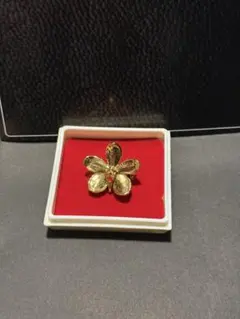ゴールド花デザインブローチ