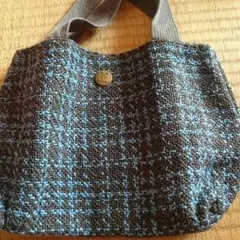 手提げバッグ。