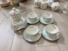 花柄ティーカップセット（ティーポット付き）