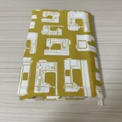ハンドメイド　ブックカバー　文庫本サイズ　レトロ　黄土色　ミシン柄