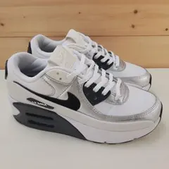 ナイキ ウィメンズ エアマックス90 LV8 シルバー/ブラック 24㎝