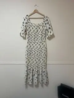 花柄オフショルワンピース