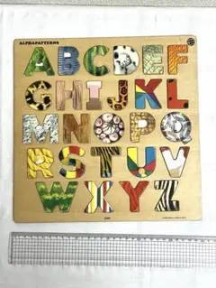 木製　アルファベットパズル