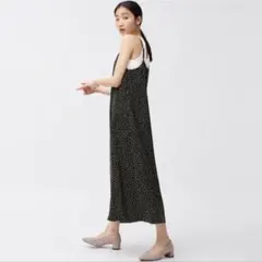 GU ドットプリントサテンキャミソールワンピース