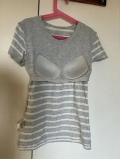 ブラ付きグレーと白ストライプ半袖Tシャツ