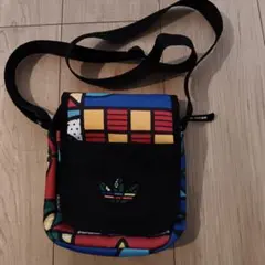 【今月限定】adidasオリジナルス マルチカラー ショルダーバッグ