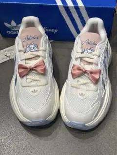 新品23 Adidas Disney スニーカー　ホワイト　JR4240