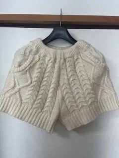 ケーブル編みクリーム色ショートパンツ