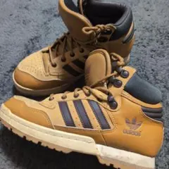 adidas ベージュ ブラウン スニーカー