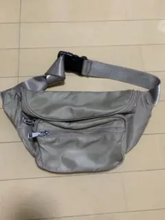 ボディバッグ